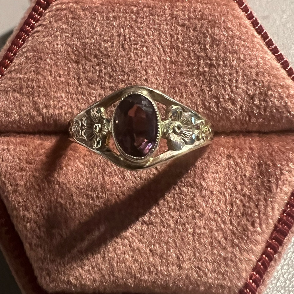 Gold Floral Ring with Oval Purple Stone - Picture 5 of 6